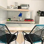 Equipped Yaxkin Studio On Downtown, 3 Blocks Away From Sea, Close To Restaurants