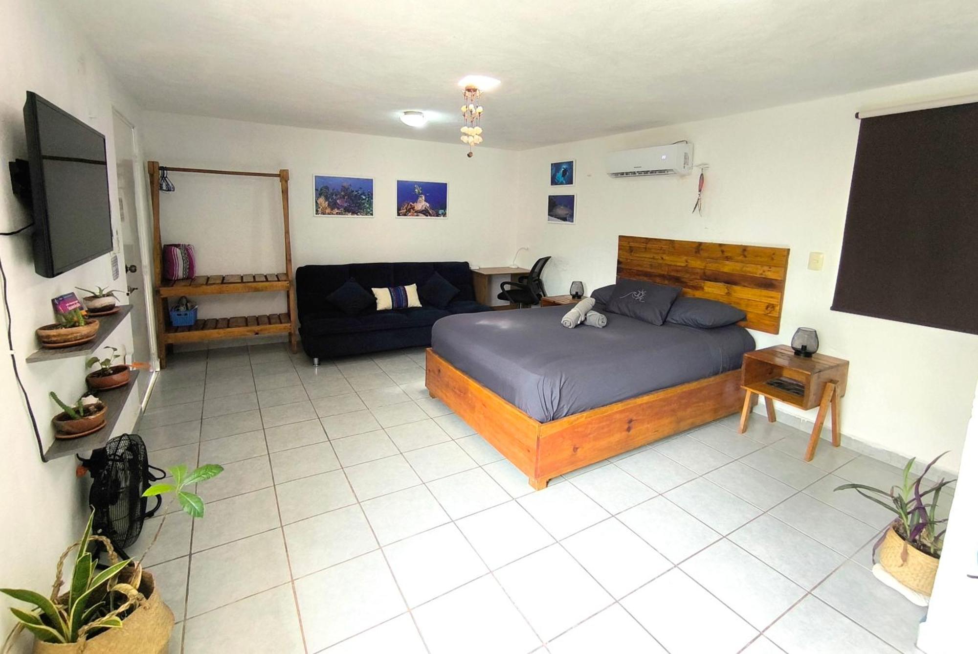 Equipped Yaxkin On Downtown, 3 Blocks Away From Sea, Close To Restaurants *