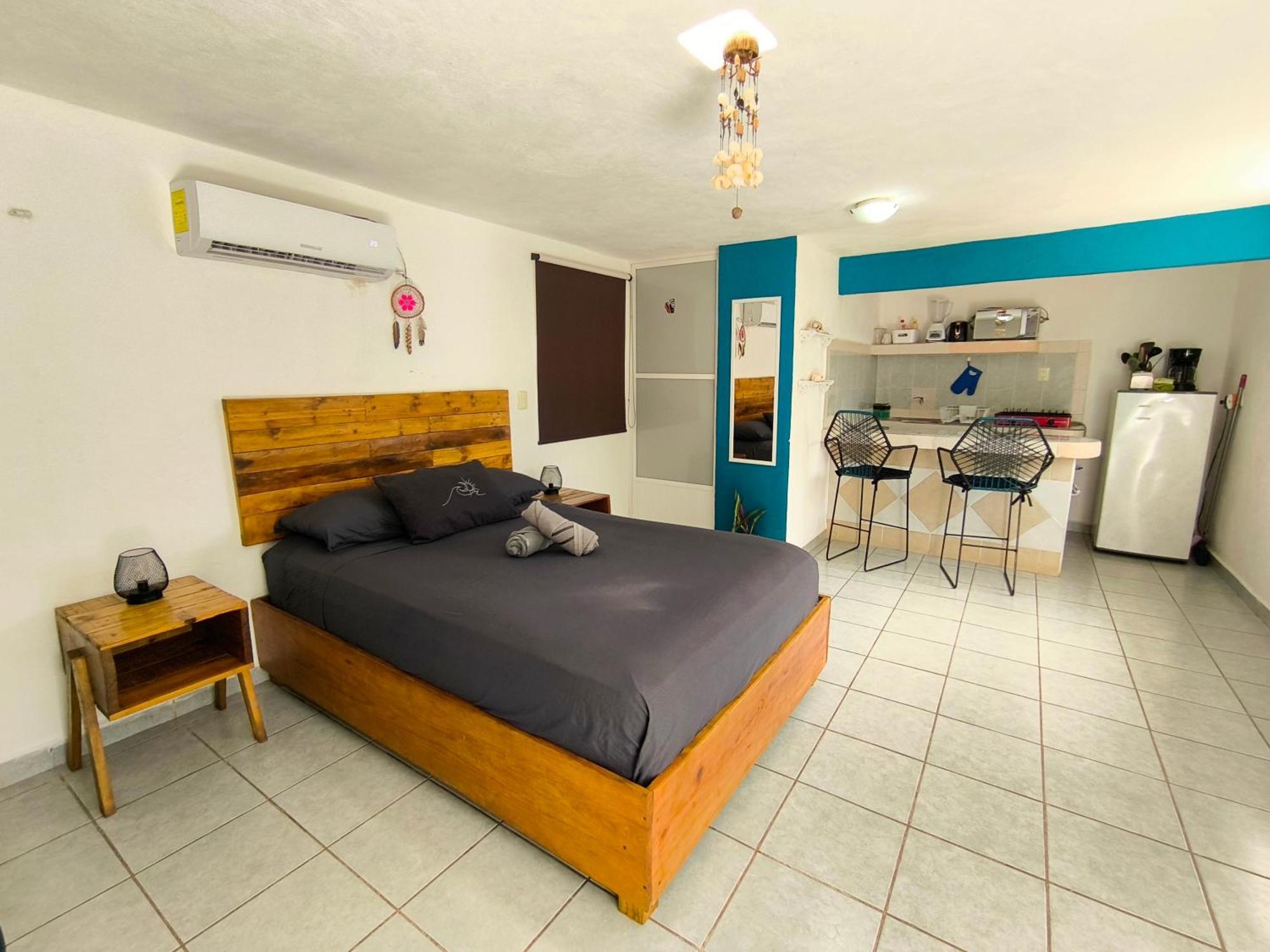 Equipped Yaxkin On Downtown, 3 Blocks Away From Sea, Close To Restaurants *