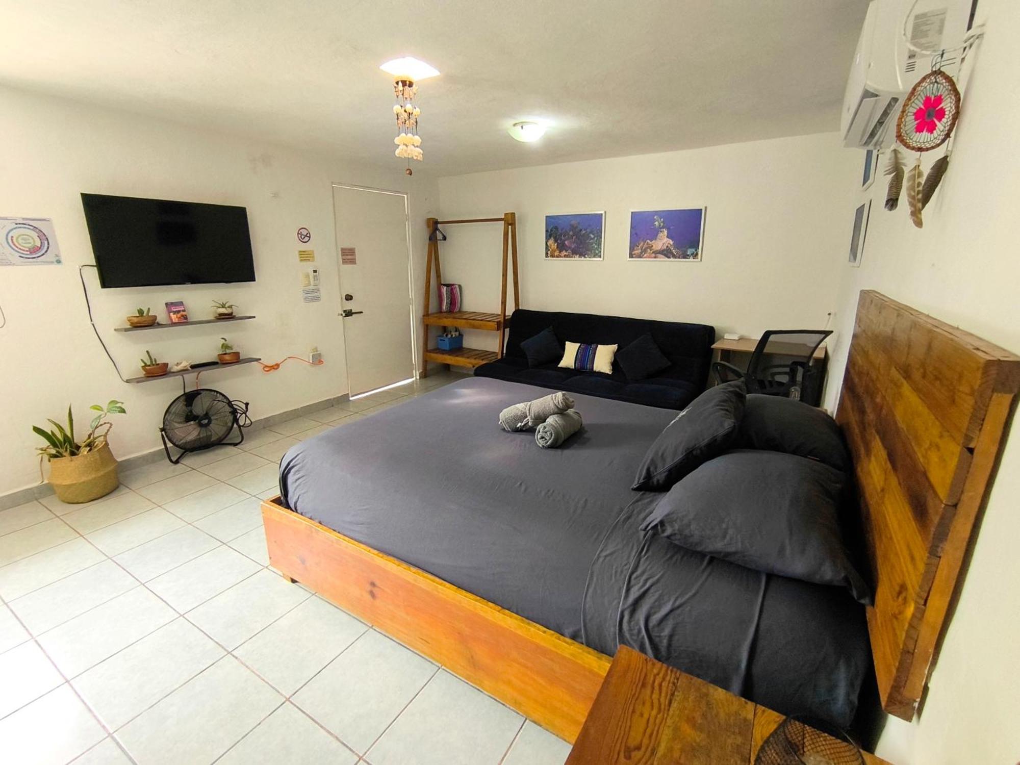 Equipped Yaxkin On Downtown, 3 Blocks Away From Sea, Close To Restaurants Cozumel